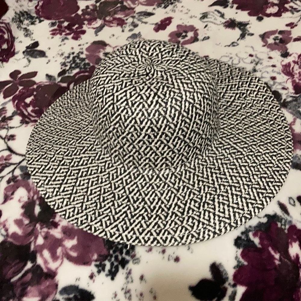 Black and white sun hat
